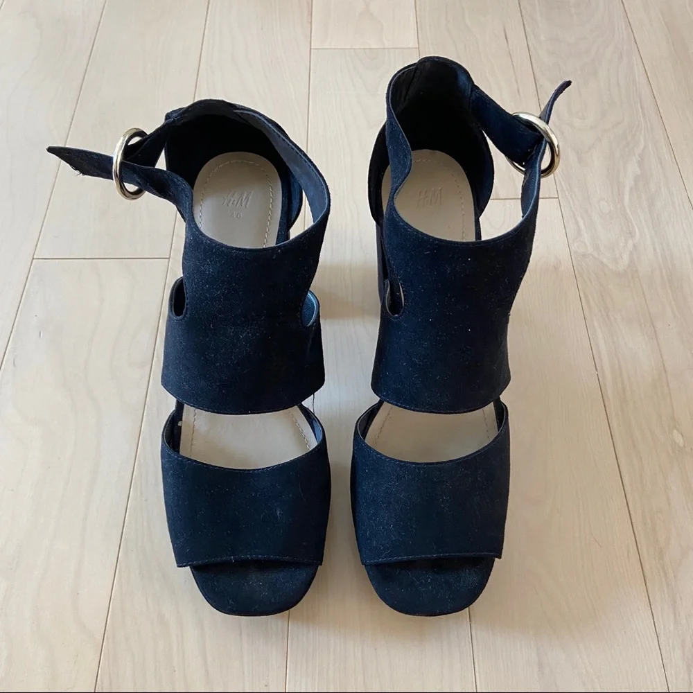 H&M Chunky Black Heels - Picture 1 of 4